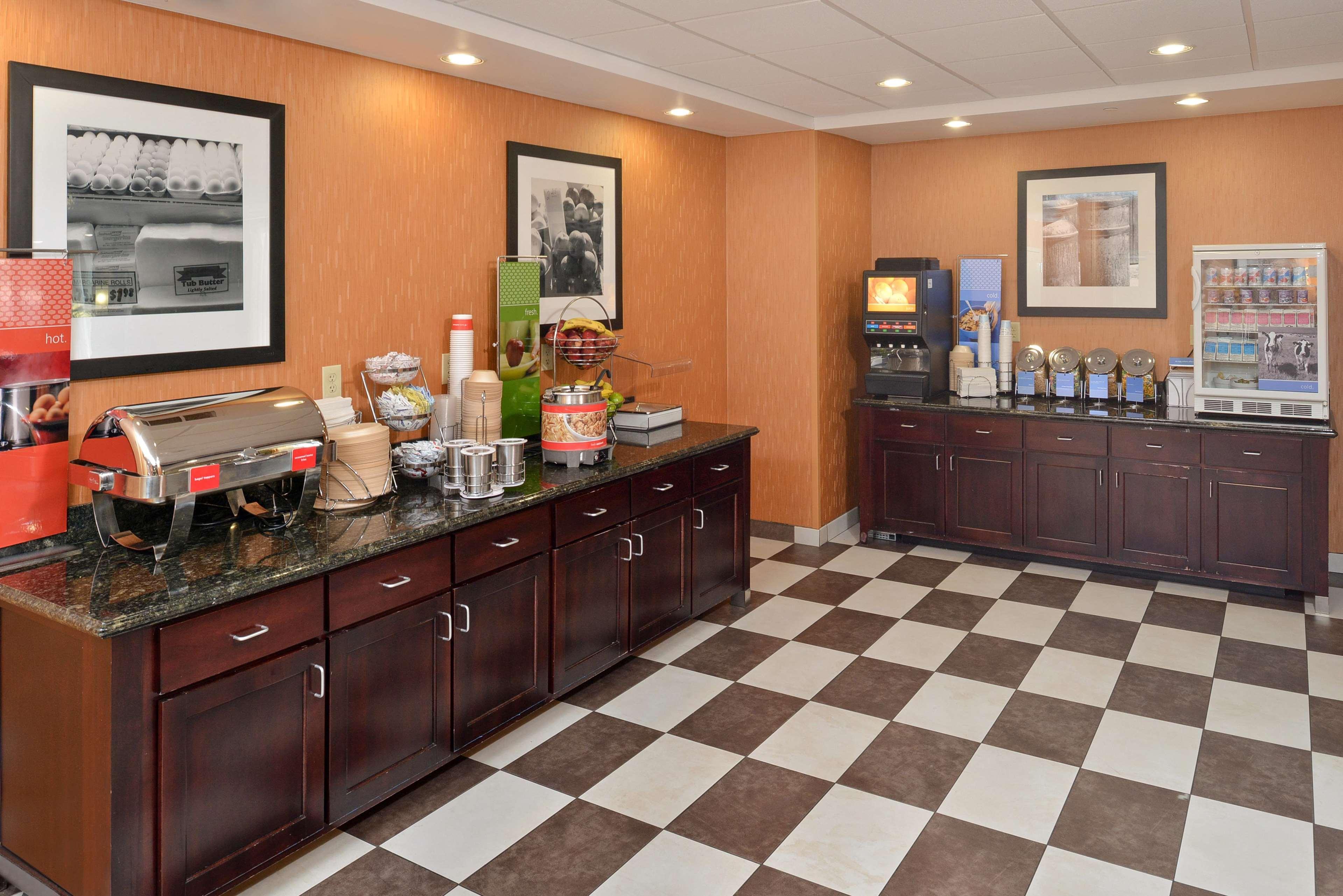 Hampton Inn Muscatine Exteriör bild