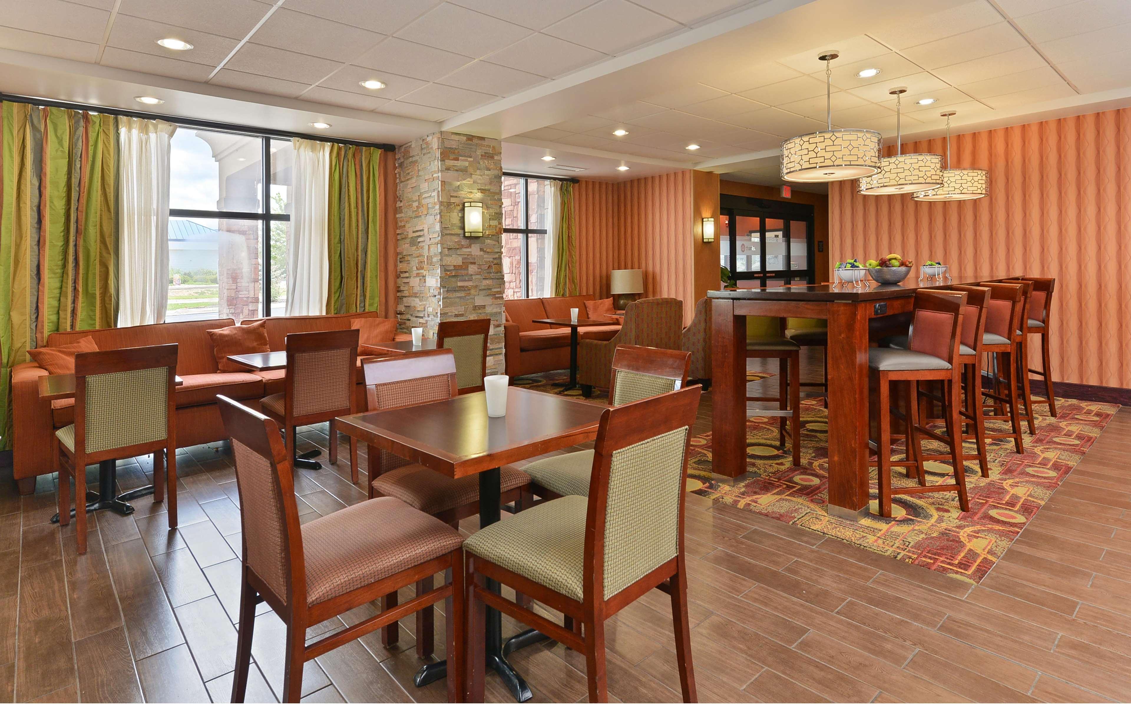 Hampton Inn Muscatine Exteriör bild